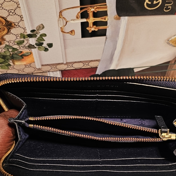 Tory Burch Robinson Saffiano  Leather Zipper Continental  Wallet - Picture 15 of 17